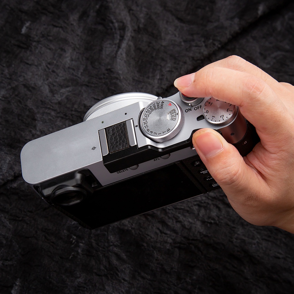 X100VI mejora el agarre para F - Fujifilm Camera X100Vi reseña y precio
