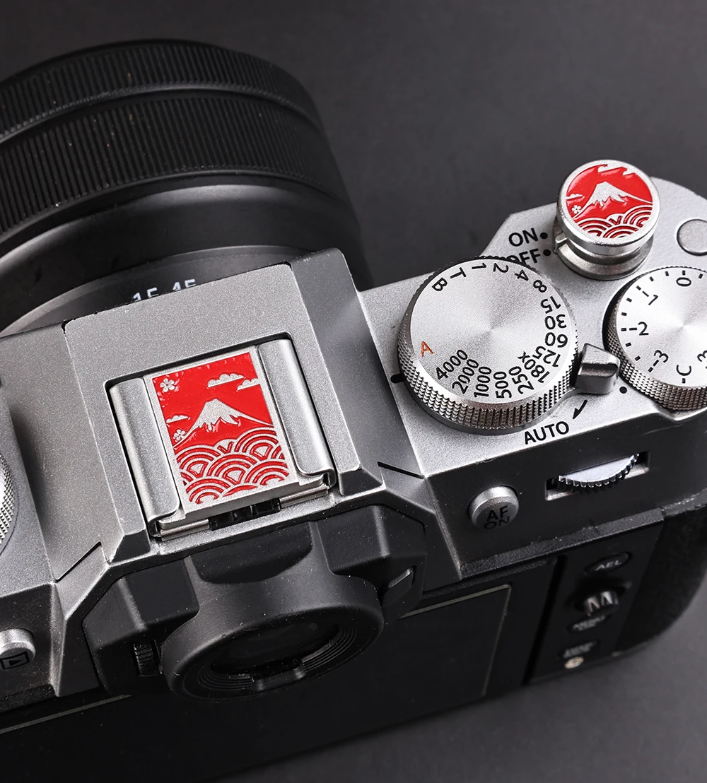 Cubierta de zapata caliente y  - Fujifilm Camera X100Vi reseña y precio